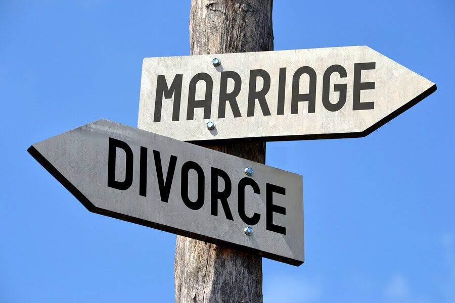 What Happens in the Middle of the Divorce Process?